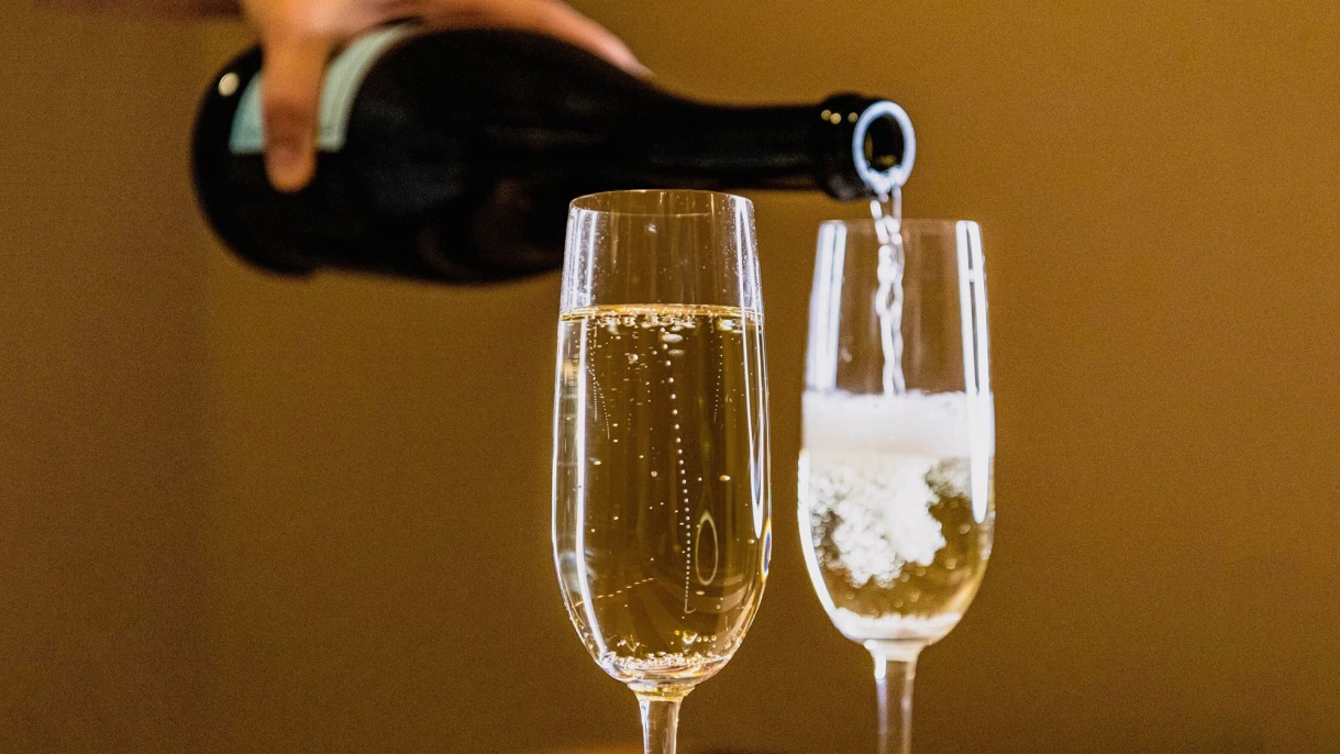 Why do Champagne bubbles rise the way they do? Scientists’ new